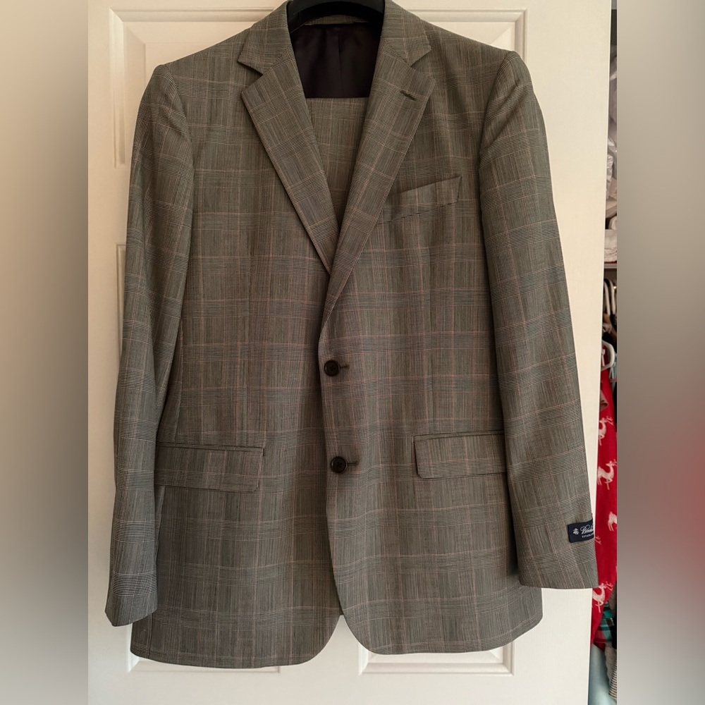Brooks Brothers Italian Wool Plaid Suit. Jacket 40 R.  Pants W 34.  Raw Hem. NWT